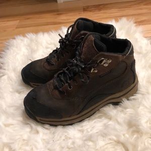 Timberland boy shoes size 2